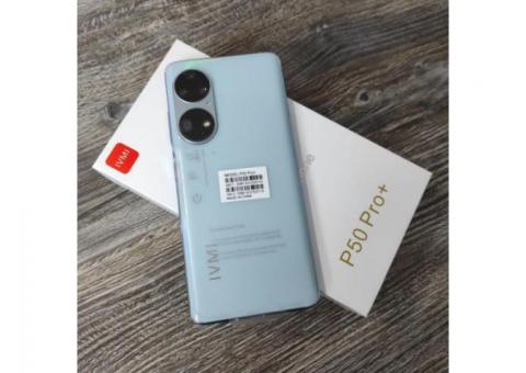 Huawei P50 Pro+ голубого цвета